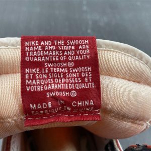 Air Jordan 1 Retro High OG "Chicago Lost and Found" - Image 10