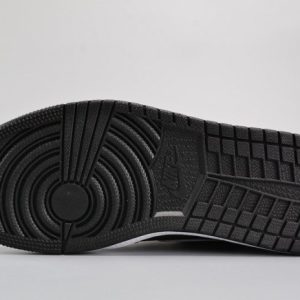 Air Jordan 1 Retro High "RE2PECT" (Derek Jeter) - Image 3