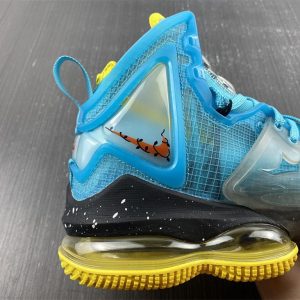 Nike LeBron 19 "Christmas" - Image 6
