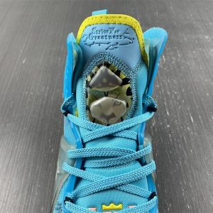 Nike LeBron 19 "Christmas" - Image 7