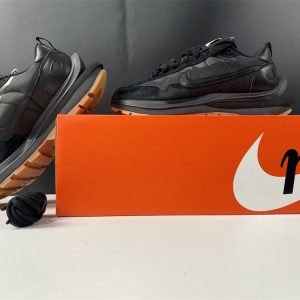 Nike Vaporwaffle "Sacai Black Gum" - Image 6